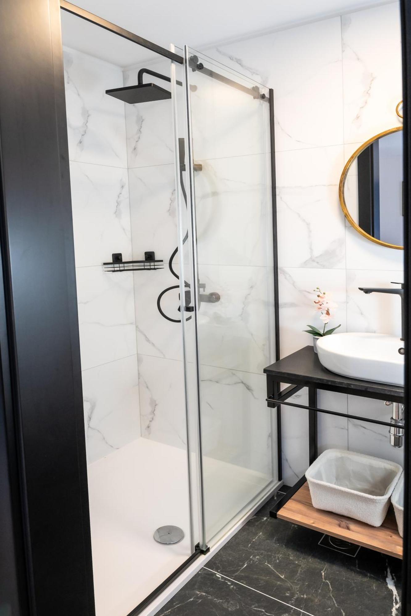 Island Apartments Izola Bilik gambar