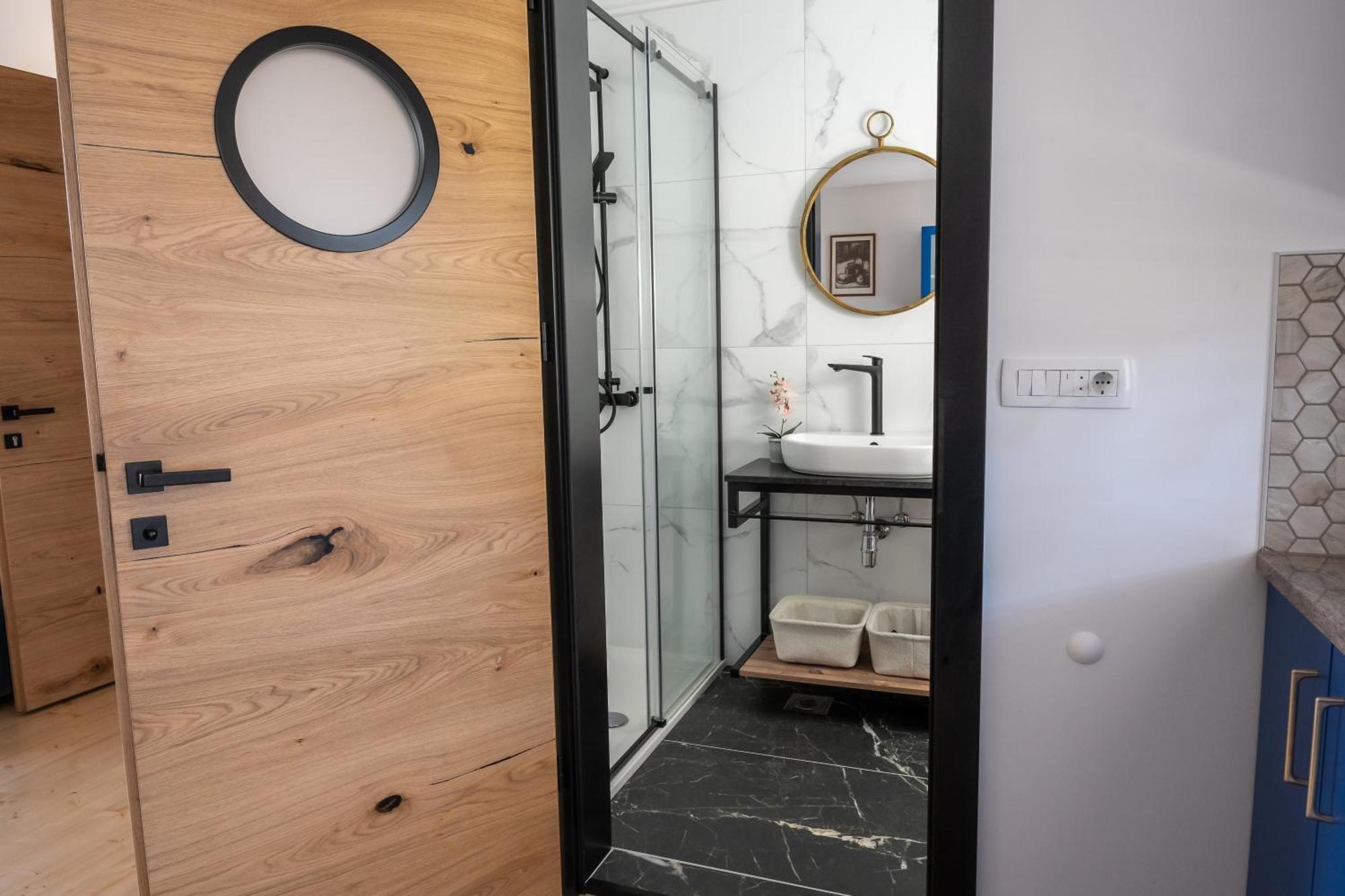 Island Apartments Izola Bilik gambar
